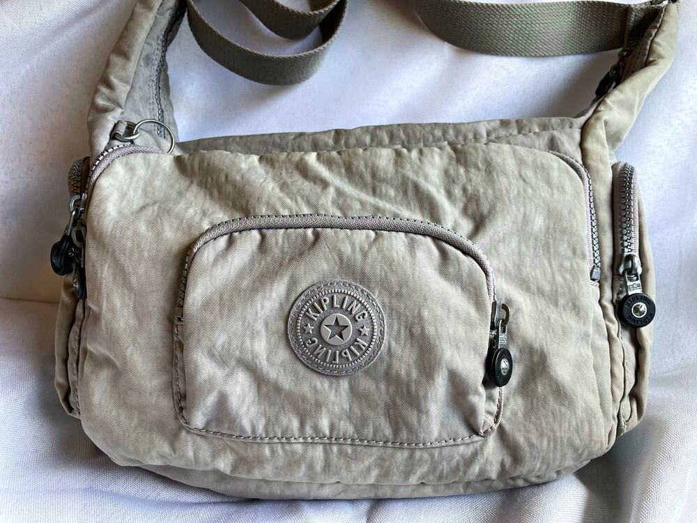 Kipling Gray Crossbody Bag Zip Closure Adjustable Strap Multiple Pockets
